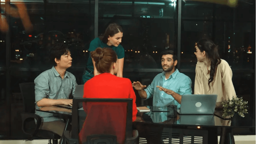 Develop working on laptop